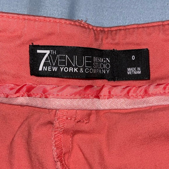 New York and company. 7th avenue. Crop pant. Size 0. - Picture 3 of 4